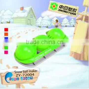 Plastic snow ball maker