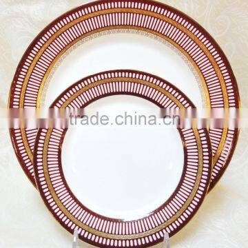 Porcelain dinner set with fringe design