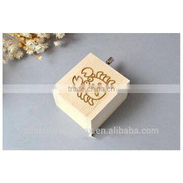 Hot Selling Best Price Wood Hand Crank Music Box photo-3