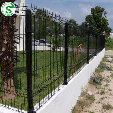 Perimeter V mesh fencing for residential