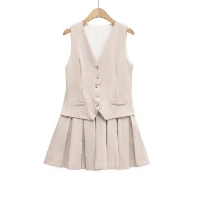 Fashionable European and American design, versatile pleated striped vest style