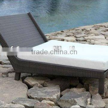 cast aluminum outdoor rattan poolside sunbed