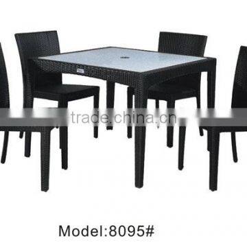 4 Person outdoor rattan/wicker dining chairs & table garden furniture