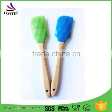 China Manufacturers FDA Food grade silicone spatulas with wooden handle