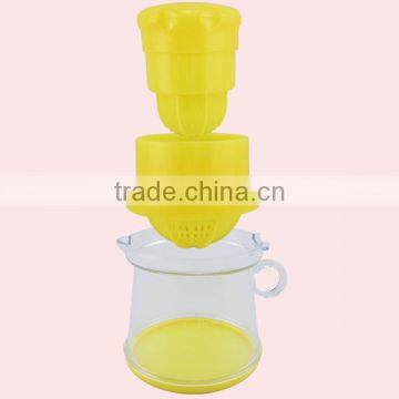 400ML New Design Multifunctional Plastic Manual FruitJuicer With Measuring Cup photo-4