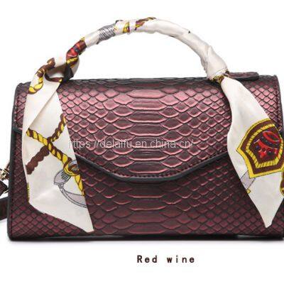 2023 Spring New Arrival Serpentine Cross-body Small Square Bag Factory Stock Wholesale photo-5