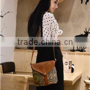 Unique Green Peacock Pattern Ladies Nylon Messenger Bag photo-4