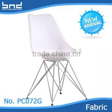 New released Eiffel frame white plastic chair with cushion PM072G