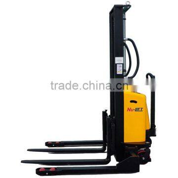 Semi-Electric Stacker with Straddle Leg