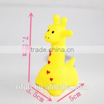 Custom 100% food grade silicone giraffe baby toy with squeaker