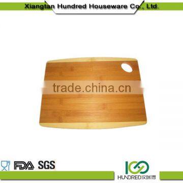 2016 High Quality Hot sale two color bamboo cutting board with hole for gift