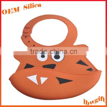 Customized logo Eco-friendly Soft FDA silicone toddler bibs