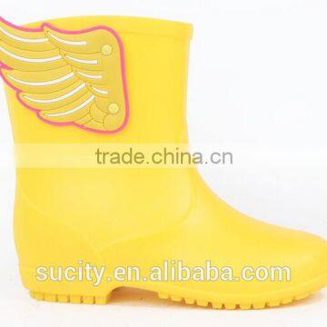 cute non-slip high quality children pvc rain boot with wing