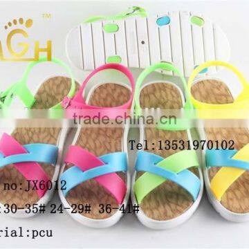 2015 fashion soft kids pcu beach sandal