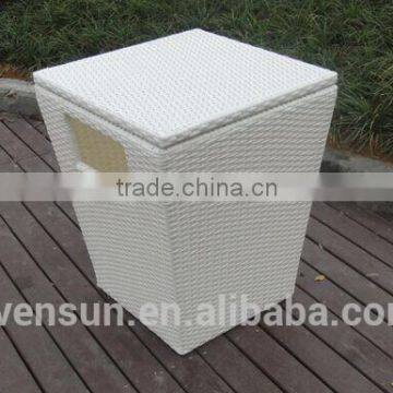 Wicker hamper box