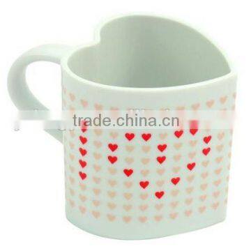 2014 promotional wedding gift porcelain couple love heart mug heart shaped color changing wholesale white mug