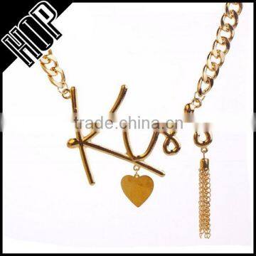 Best selling fashion zinc alloy gold heart tassel custom letter kiss pendant