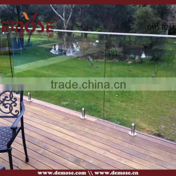 large glass plate deck railing for garden