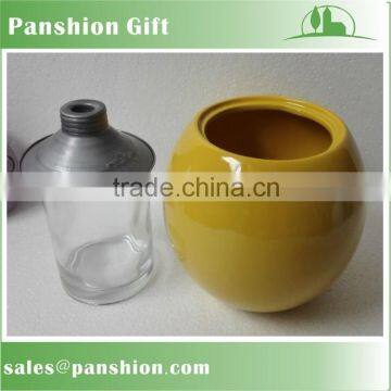 Decorative oil lamp with ceramic body