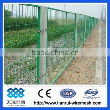 Framework and Weave-shape white pvc coated welded wire mesh fence