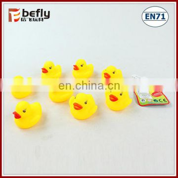 3.3 cm mini duck vinyl toy maker