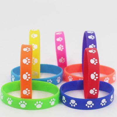 Factory Wholesale Hot Sale Cute Dog Pa w Print Flat Caring Animal Theme Custom Silicone Bracelet