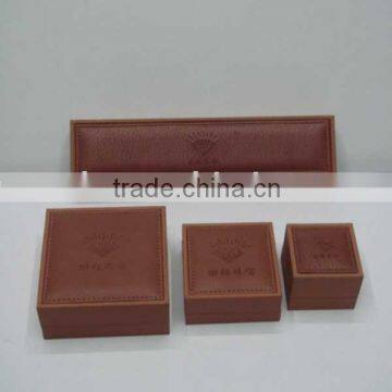 leather present box