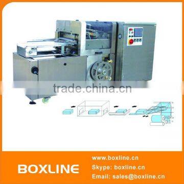 Automatic trayless shrink packaging machine