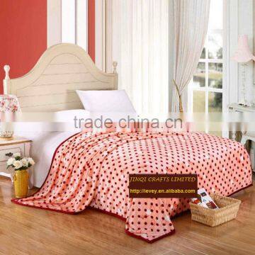 Eco-Friendly cute dot design 100% polyester 350g high quality knitted pink blanket