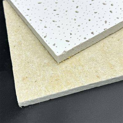 Teja de techo de fibra mineral de alta densidad de 595x595 mm con absorción de sonido y resistencia a la humedad