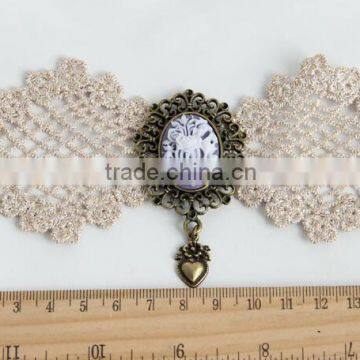 >> 15074 SWRetro Vintage Ladies Beige Beauty Bacelets, Lace Cuff Bracelet / photo-3