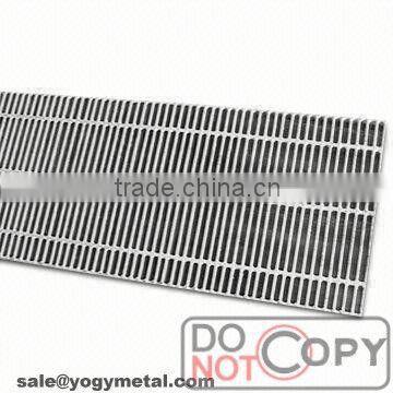 Heavy duty painting steel grating