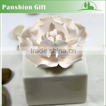 Porcelain sola flower diffuser