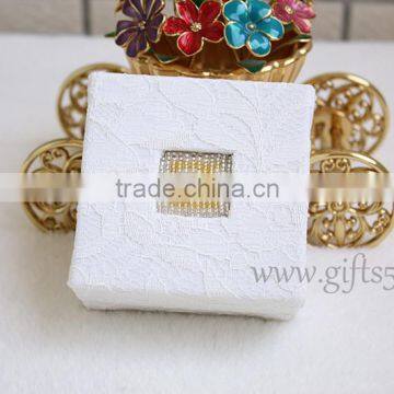 Fashion white wedding packaging box for jewelry with beaded name plate of Z