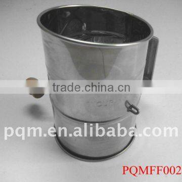 Pratical hand-rolling flour sifter 002C