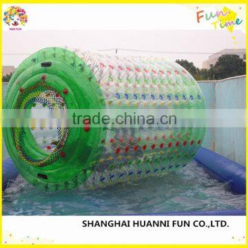 2015 hot sale TPU floating inflatables water roller ball with pool price