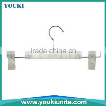 bulk plastic hanger with clips