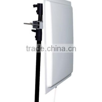 Long range RFID UHF reader for vehicle access control