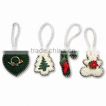 15012301 Heart and Reindeer Shape Felt Christmas Decoration With Buttons Decors and Ribbons