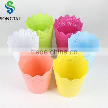 mini plastic flowerpot