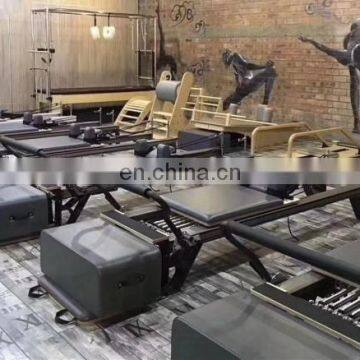 Лечебный комплекс оборудования. Индийский полу-трапециевидный столик, алюминиевская кровать с башней. Продается в Мельбурне. Прибор для пилатес-реформера photo-6