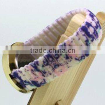 Dress Fashion Gold Plated Silk Printing Plastic Watch for Ladies photo-3