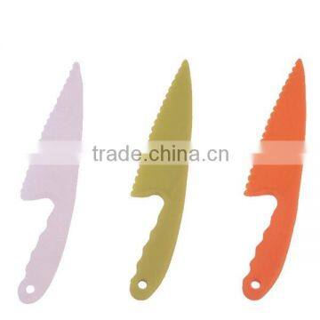 Plastic cake knife