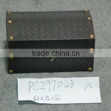 Simple plaid leather jewelry box rivets