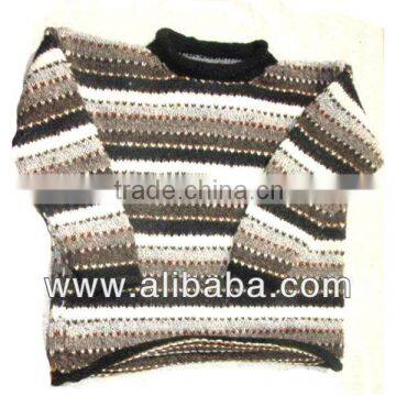 Round neck hand knitted woolen sweater