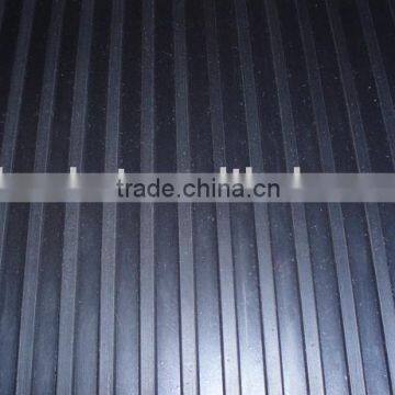 green wide ribbed rubber mat
