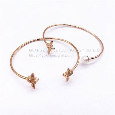 European and American simple wild bee C-shaped opening stainless steel bracelet 18K rose gold pearl bracelet factory direct sales