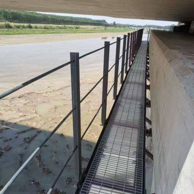 Гальванизированный стальной решетчатый пол / Стальной реечный решетчатый пол с зубчатым профилем для строительных материалов для платформ. Гальванизированный стальной дренажный решетчатый пол, крышка канавы