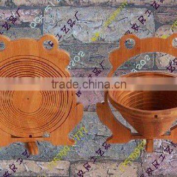 Foldable frog shaped bamboo fruit basket