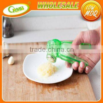 Kitchen Squeeze Tool Plastic Press the Garlic Crusher Garlic Presses